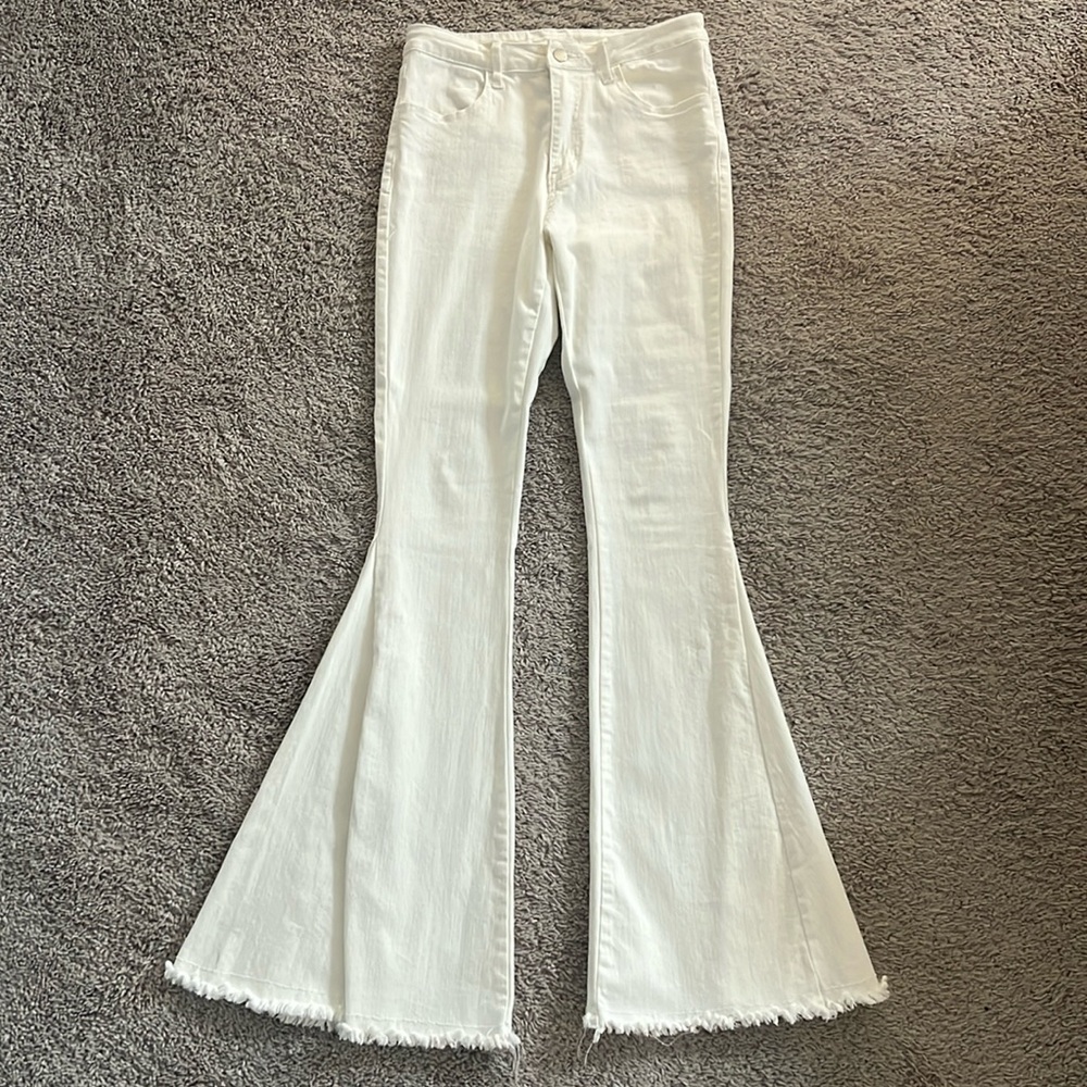 Altar’d State White Bell Bottom Jeans sz. M